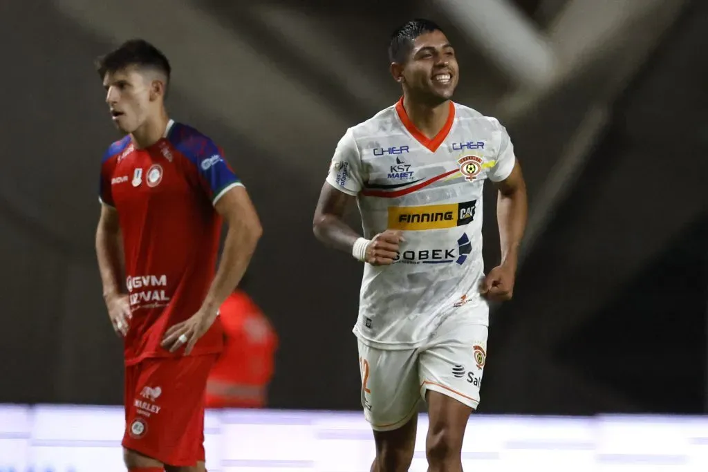 Bairon Monroy marcó un gran doblete para Cobreloa. Foto: Andres Pina/Photosport