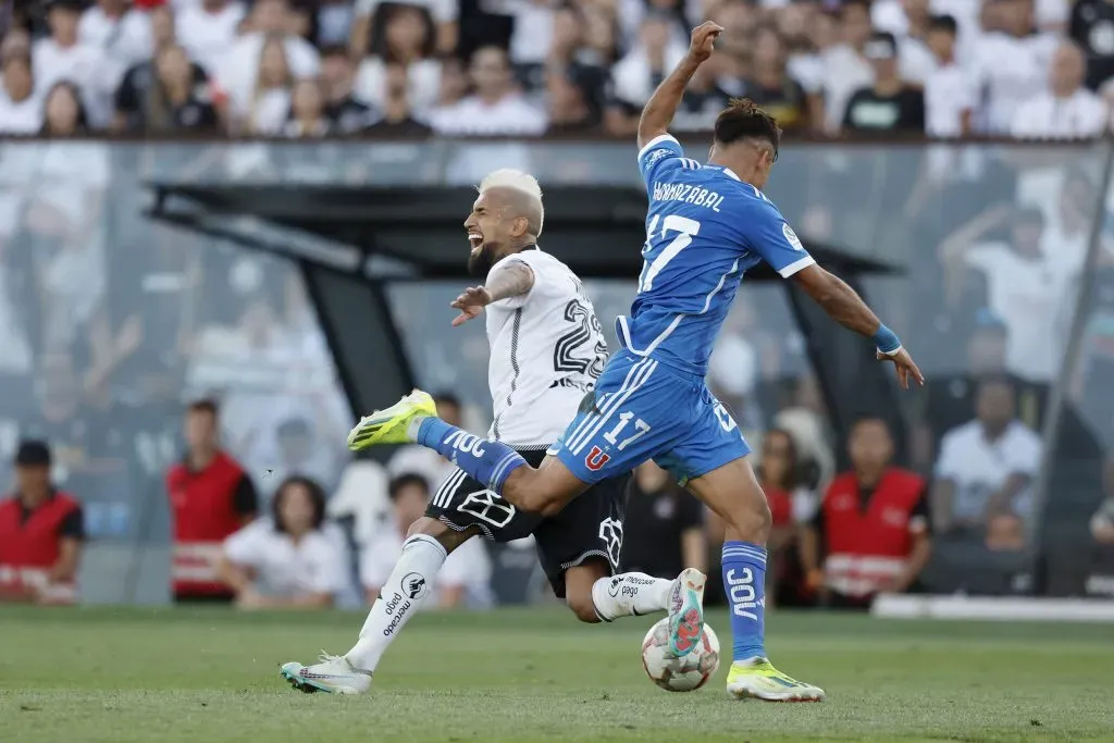 Para Herrera a Vidal todavía le falta con la rodilla. Foto: Pepe Alvujar/Photosport