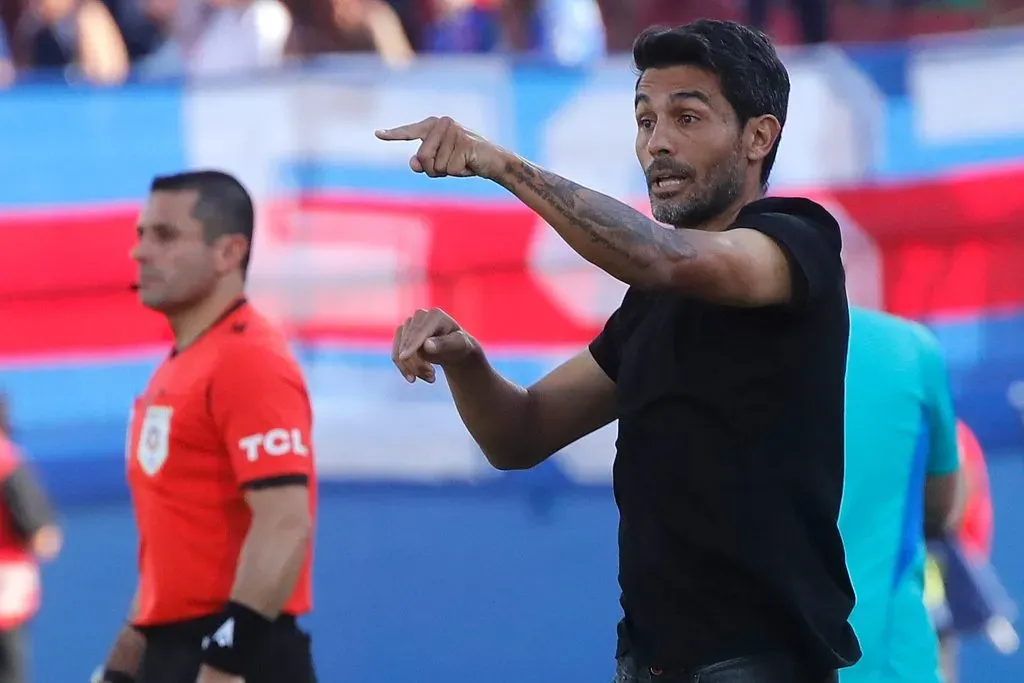 El argentino sólo estuvo cuatro fechas en el mando. Foto: Jonnathan Oyarzun/Photosport