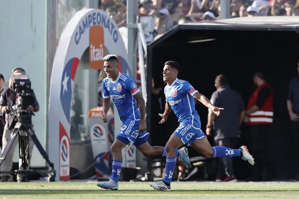 El volante celebra el solitario gol del Superclásico. Foto: Pepe Alvujar/Photosport