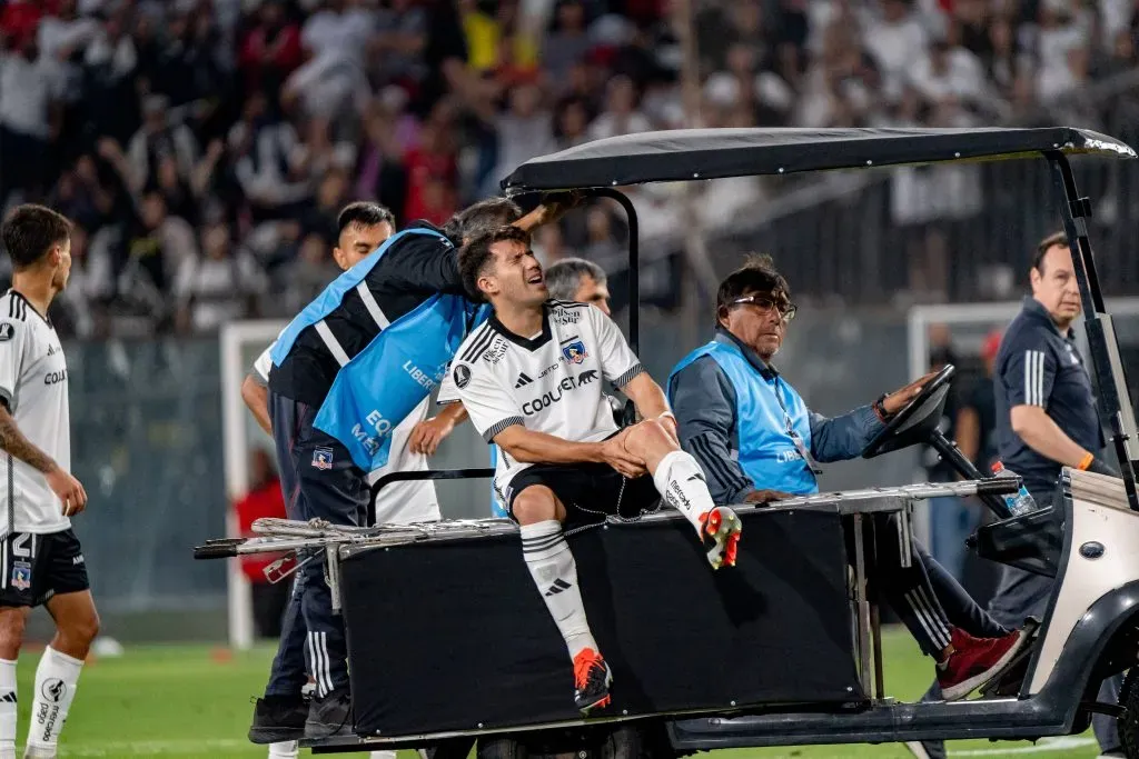Así salió César Fuentes, con mucho dolor en la rodilla izquierda. (Foto: Guille Salazar | RedGol).