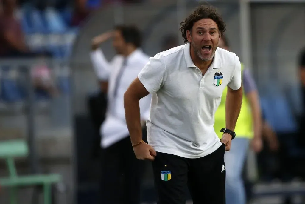 Gabriel Milito ya dirigió en Chile cuando estuvo en O’Higgins. Foto: Photosport.