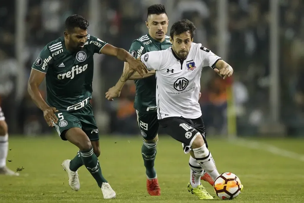 Valdivia enfrentando a Palmeiras en la Libertadores del 2018