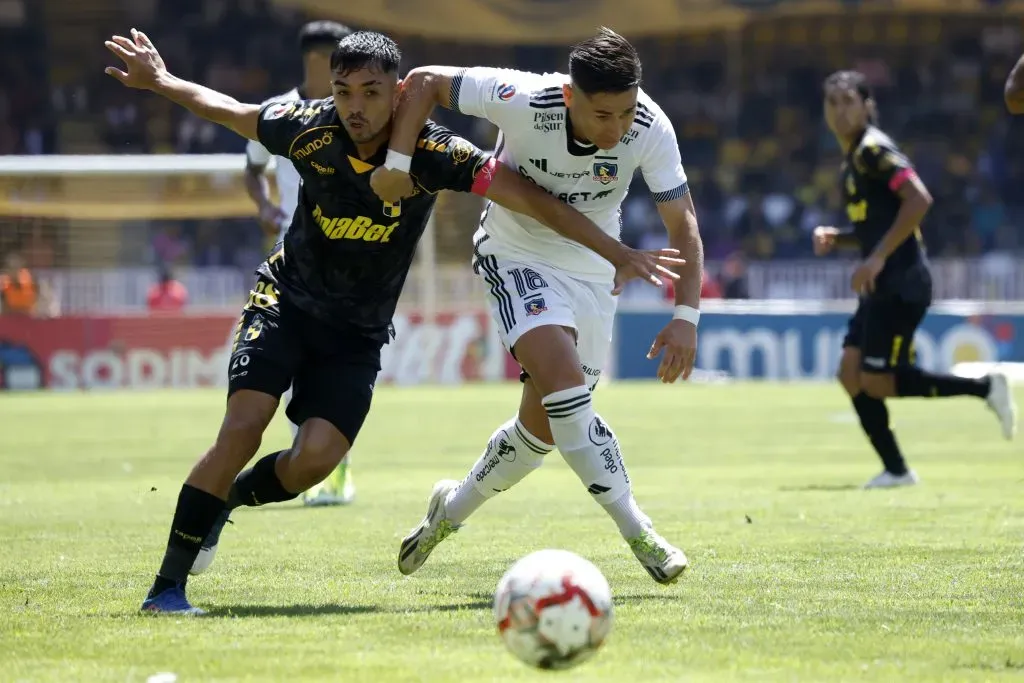 Una de las polémicas jugadas del partido. Foto: Andres Pina/Photosport