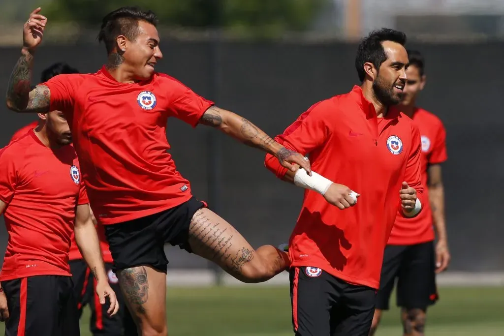 Claudio Bravo respaldó la decisión de Ricardo Gareca de llamar a Eduardo Vargas. Foto: Photosport.