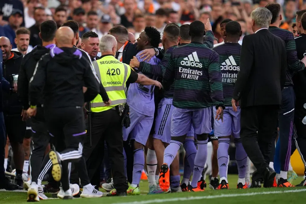 Los cantos racistas contra Vinicius han sido uno de los grandes problemas que ha enfrentado La Liga de España. Foto: Getty Images.