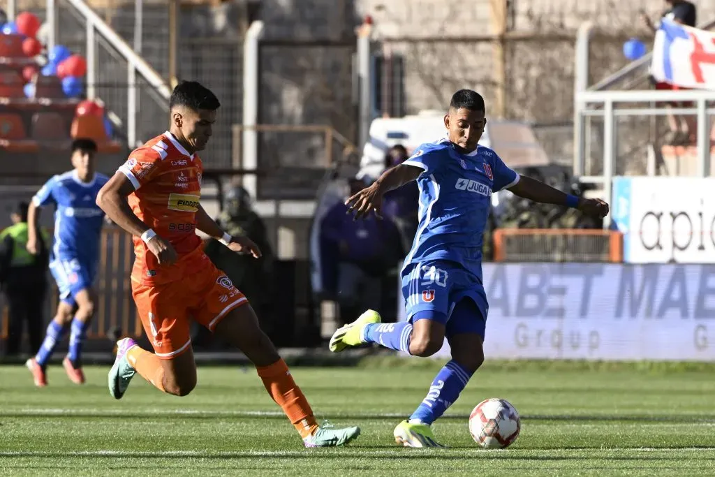 Los azules siguen remando arriba en la tabla de posiciones. Foto: Pedro Tapia/Photosport