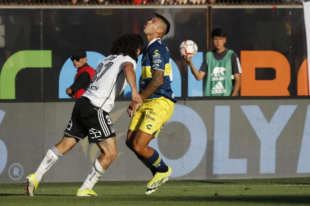 La jugada que marca la expulsión de Falcón ante Everton en el estadio Monumental. Foto: Dragomir Yankovic/Photosport