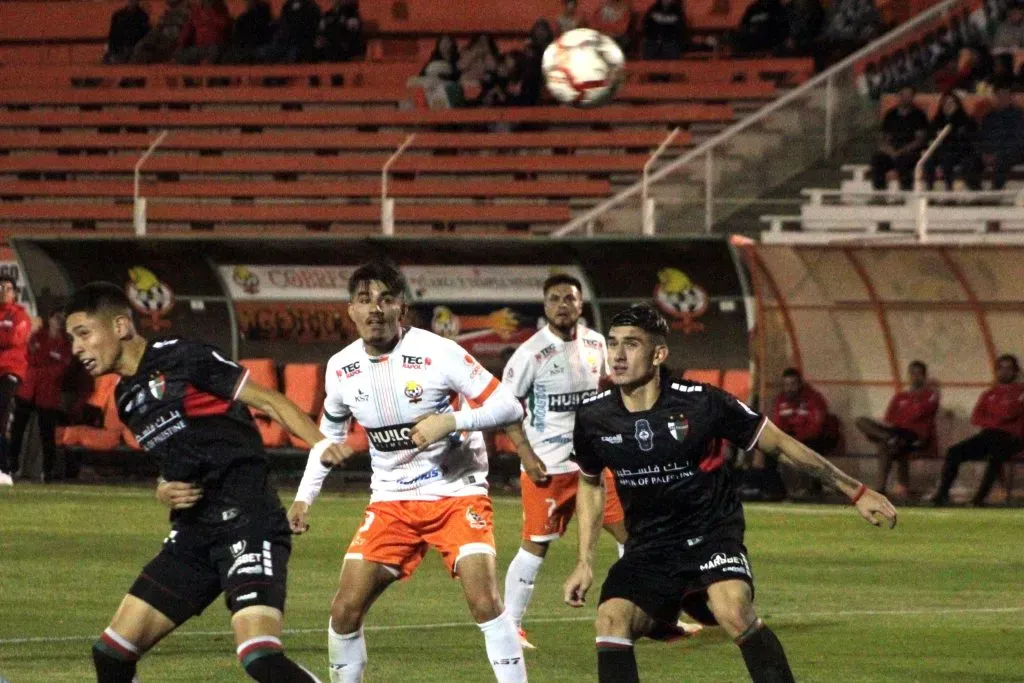 Cobresal no ha podido sumar triunfos en el torneo. Foto: Oscar Tello/Photosport