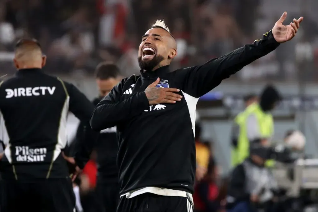 Vidal celebró con todo la victoria de Colo Colo gracias al gol de Lucas Cepeda. | Foto: Photosport.