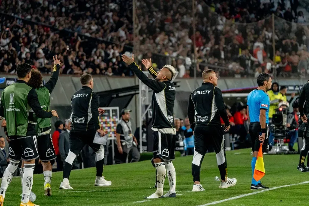 Arturo Vidal celebró con todo en el banco de suplentes. Foto: Guille Salazar / Redgol.