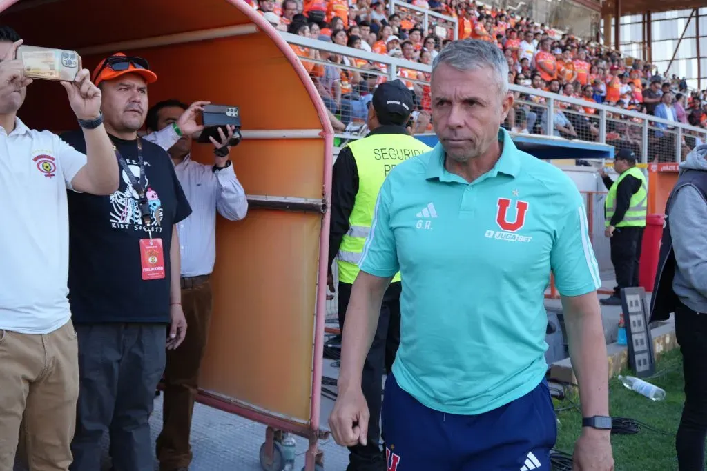 Gustavo Álvarez en el duelo de la U contra Cobreloa.