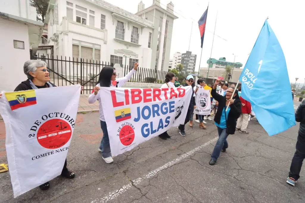 UIO-LUISA-GONZALEZ-GLAS Quito, 06 de abril de 2024. La ex candidata a presidenta, Luisa Gonzalez, rinde declaraciones luego de que la noche de ayer en ex vicepresidente, Jorge Glas, fue detenido en la Embajada de MÃ xico. Sede Revolucion Ciudadana.