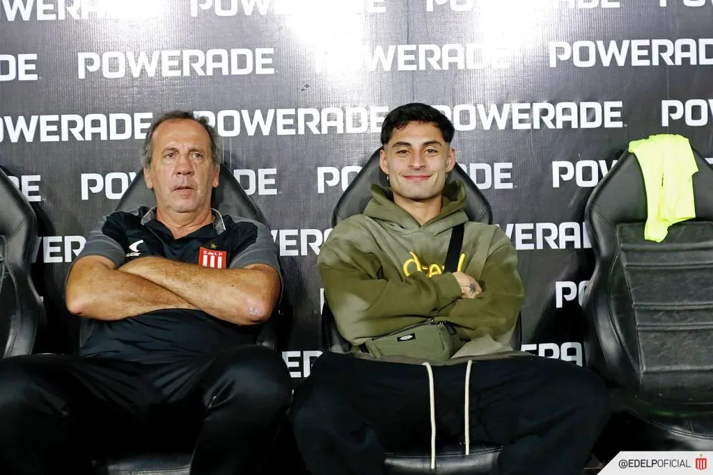 Javier Altamirano presente junto a sus compañeros de Estudiantes. Foto: Estudiantes de La Plata.