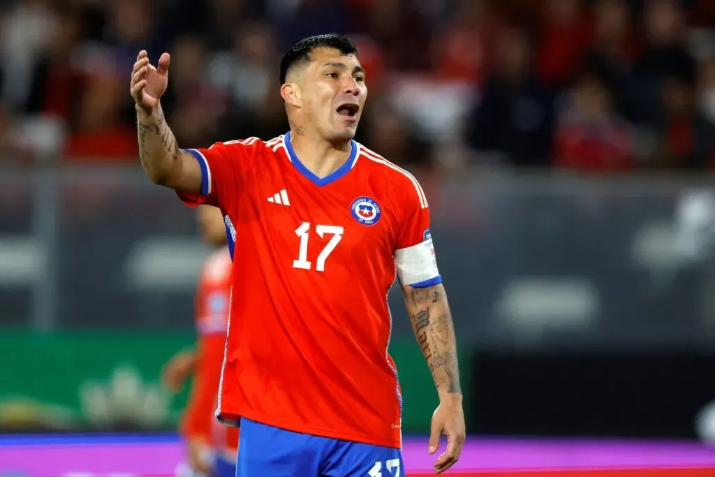 Gary Medel fue el capitán de la Selección en la era de Eduardo Berizzo (Photosport)