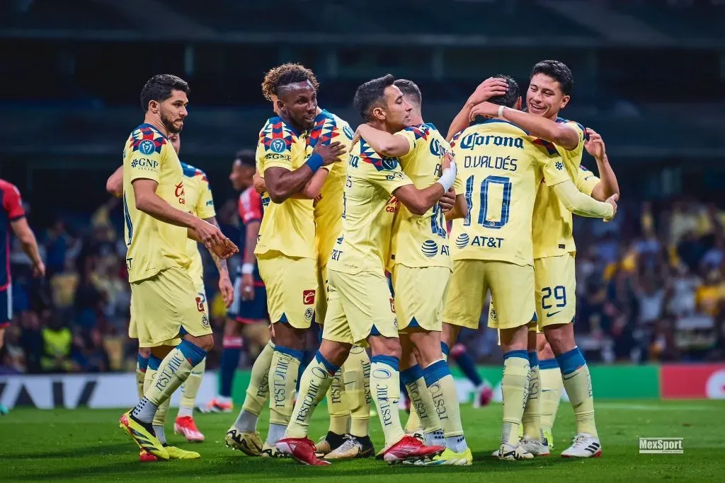 América celebra el triunfo para pasar a semis de Concachampions