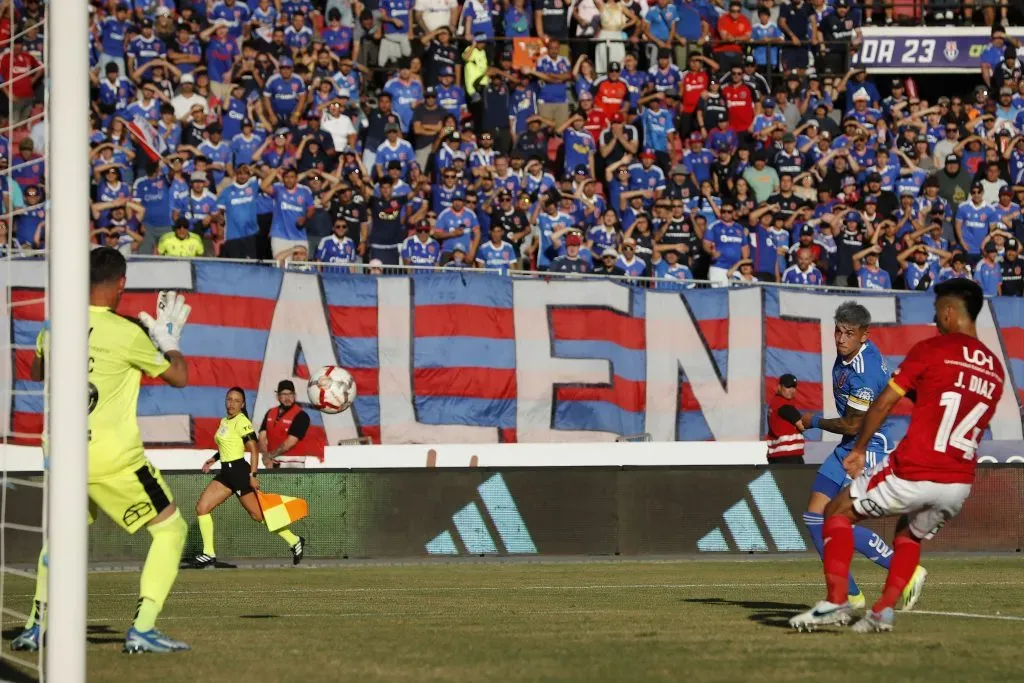 Es el refuerzo que más ha destacado en el torneo en la U. Foto: Felipe Zanca/Photosport