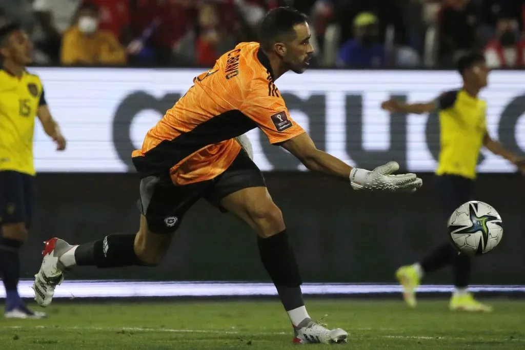 Claudio Bravo piensa su futuro