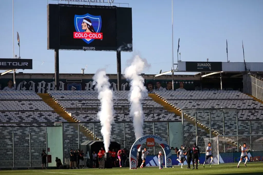 Colo Colo mantiene el castigo en la cabecera norte del Monumental. Foto: Javier Salvo/Photosport