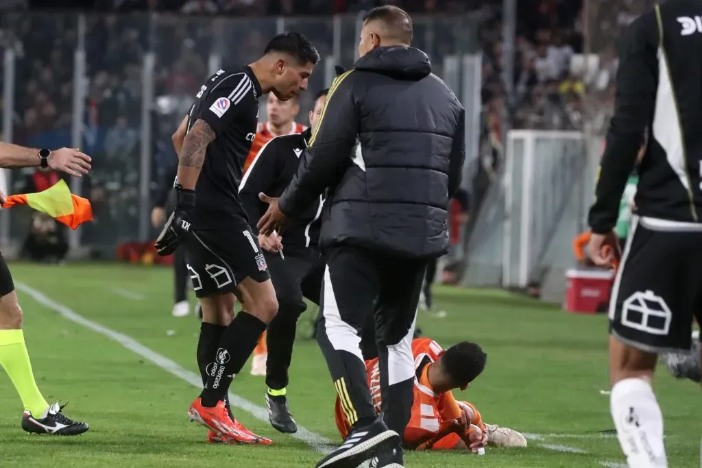 Corrió toda la cancha para empujar al rival: la tonta expulsión de Brayan Cortés en Colo Colo ante Cobreloa.