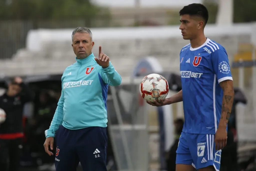 El argentino infla el pecho con su equipo puntero. Foto: Dragomir Yankovic/Photosport