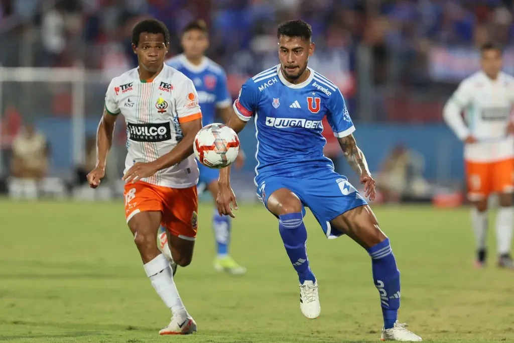 Emmanuel Ojeda no lo pasa bien en la U y piensa en partir. Foto: Photosport.