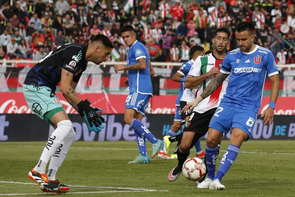 El portero de la U fue blanco de las críticas ante Palestino. Foto: Dragomir Yankovic/Photosport