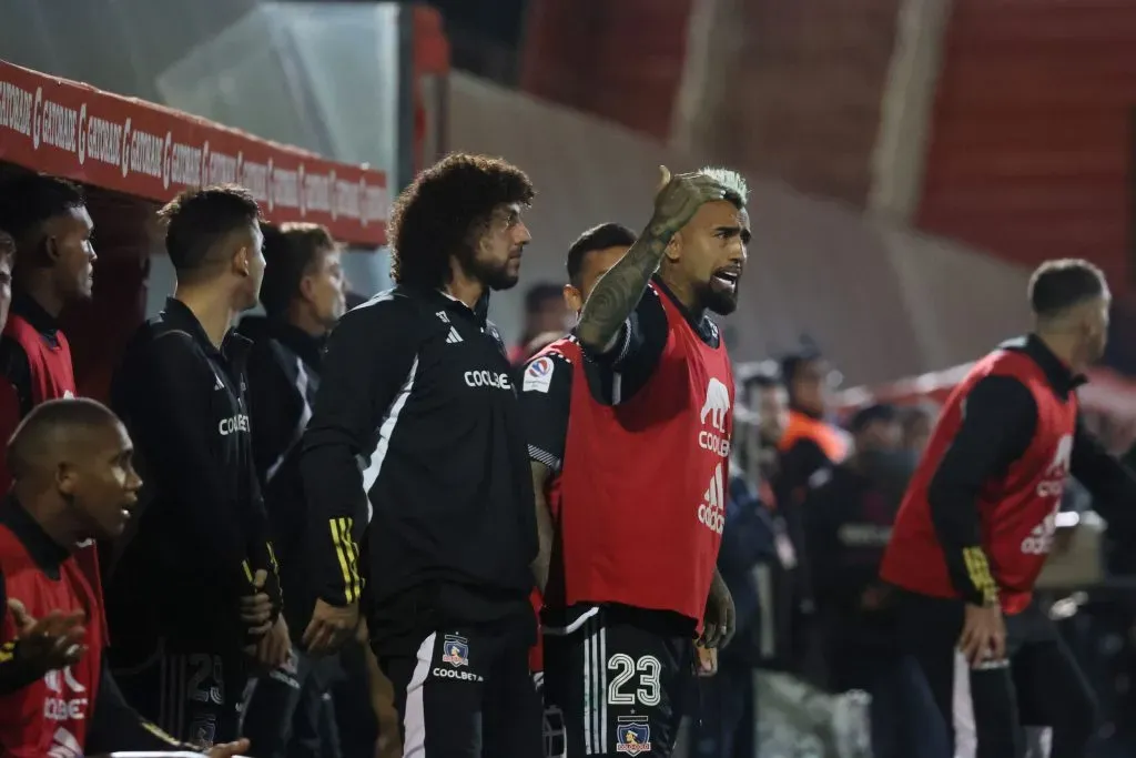 En Perú mezclan peras con manzanas para presionar a Arturo Vidal en la previa del Colo Colo vs. Alianza Lima.