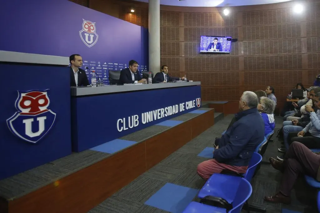 El presidente de Azul Azul mantiene el hermetismo y vuelve a avisar: el tema estadio se trabaja en silencio.