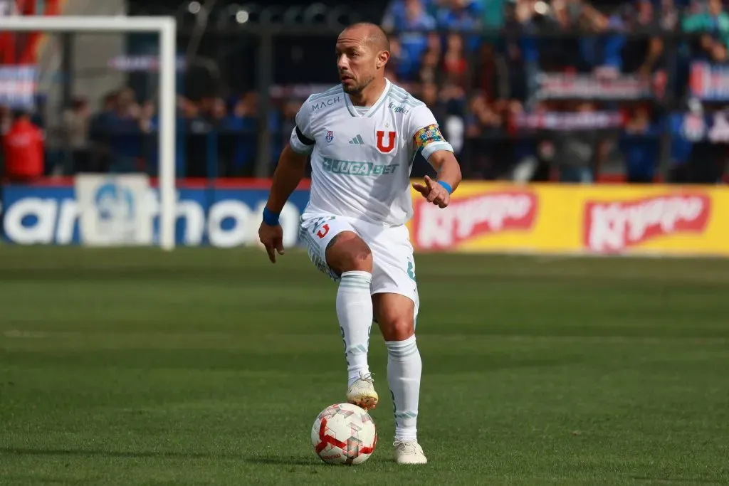 Marcelo Díaz infla el pecho con la campaña de la U. Foto: Eduardo Fortes/Photosport