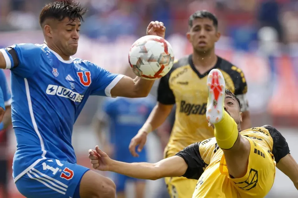 El lateral ha tenido un buen presente con Universidad de Chile. Foto: Andres Pina/Photosport