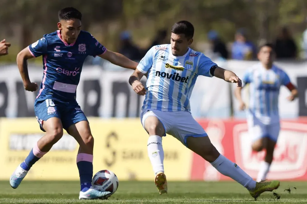 Joan Cruz ante Magallanes en Everton de Viña del Mar. (Felipe Zanca/Photosport).