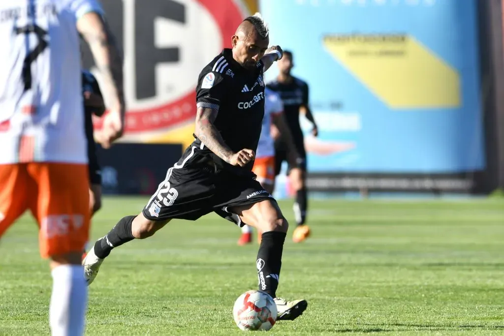 Vidal contra Cobresal: fue empate 2-2 de Colo Colo en el norte.