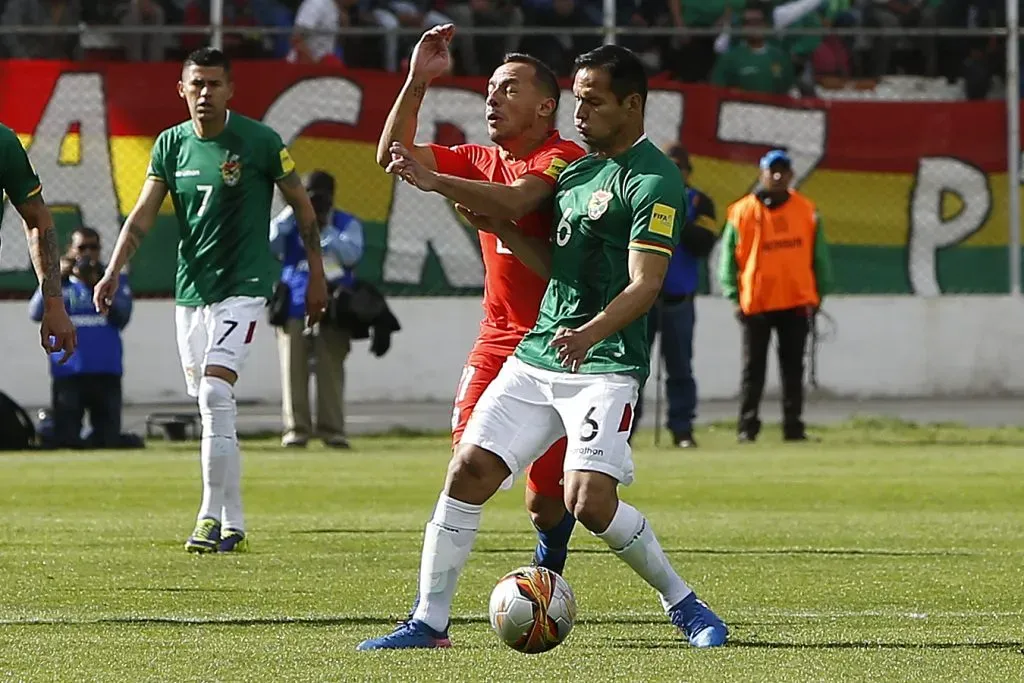 Marcelo Díaz ante Bolivia el 2017, el último partido que jugó Carepato en la Roja