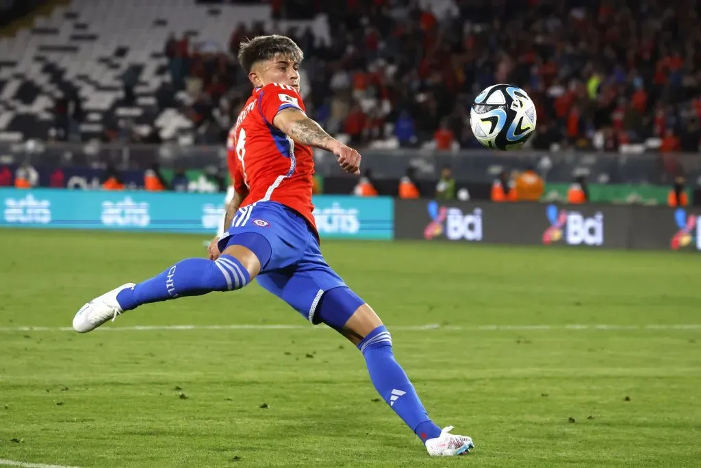 Maxi Guerrero en el partido ante Paraguay por las eliminatorias al Mundial 2026. Foto: Andres Pina/Photosport