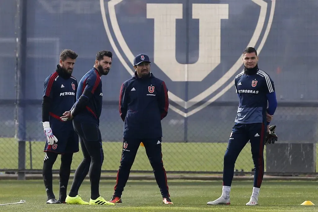 Los arqueros en un entrenamiento de Universidad de Chile. Foto: Ramon Monroy/Photosport