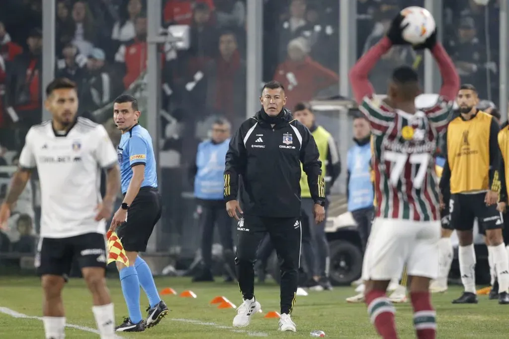 Jorge Almirón asegura que tienen exigencias más altas representando al país. Foto: Dragomir Yankovic/Photosport