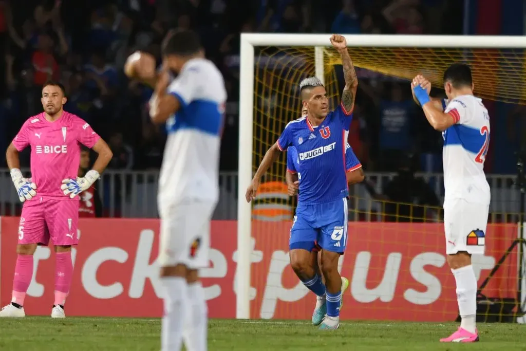 La U le pasó por encima a la UC en el verano. Foto: Alejandro Pizarro Ubilla/Photosport