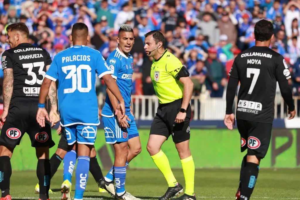 El delantero argentino tiene una particular personalidad. Foto: Eduardo Fortes/Photosport