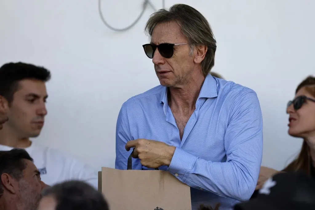 Ricardo Gareca se da el tiempo de ir a ver los partidos del torneo, donde destaca a la U. Foto: Andres Pina/Photosport