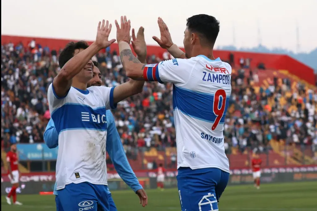 Universidad Católica llega con una racha de tres triunfos seguidos a este Clásico Universitario. | Foto: Photosport.