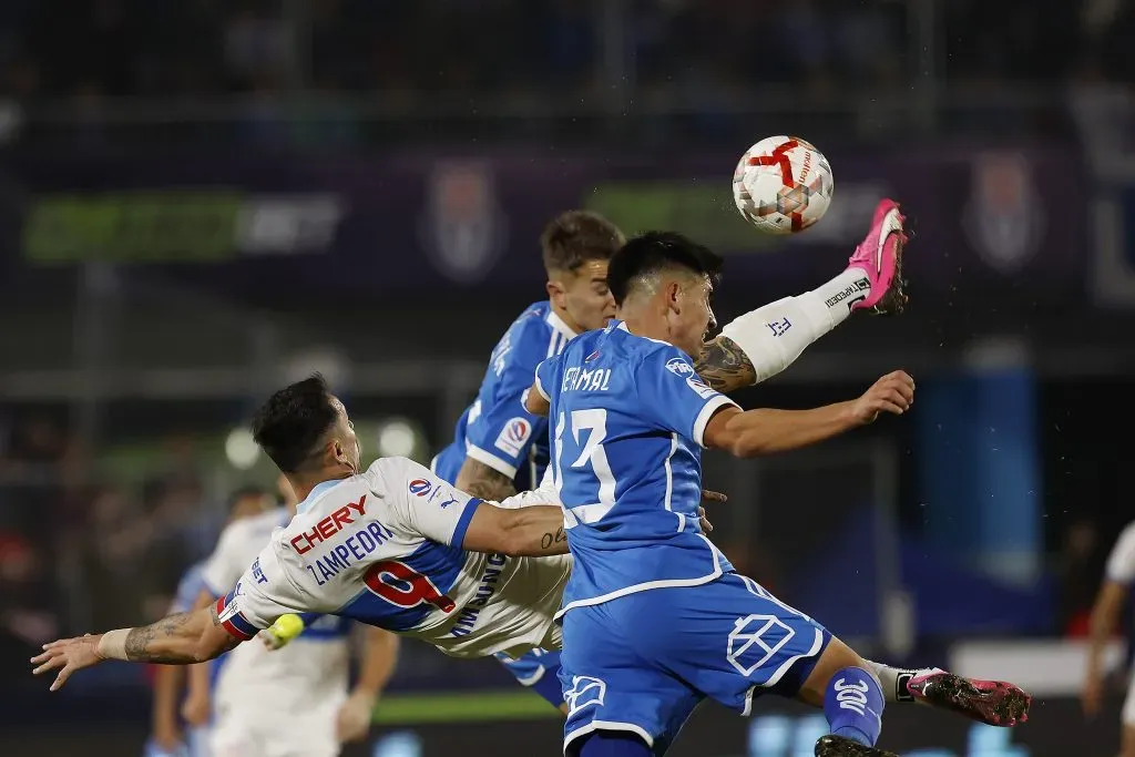 Hay que verlo una y otra vez: es real, Zampedri hizo esta maravilla en el Clásico Universitario | Photosport