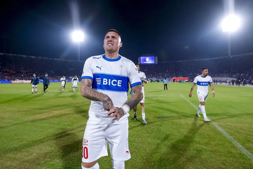 Nicolás Castillo se fue así de la cancha del Estadio Nacional tras el Clásico Universitario 198. (Pepe Alvujar/Photosport).