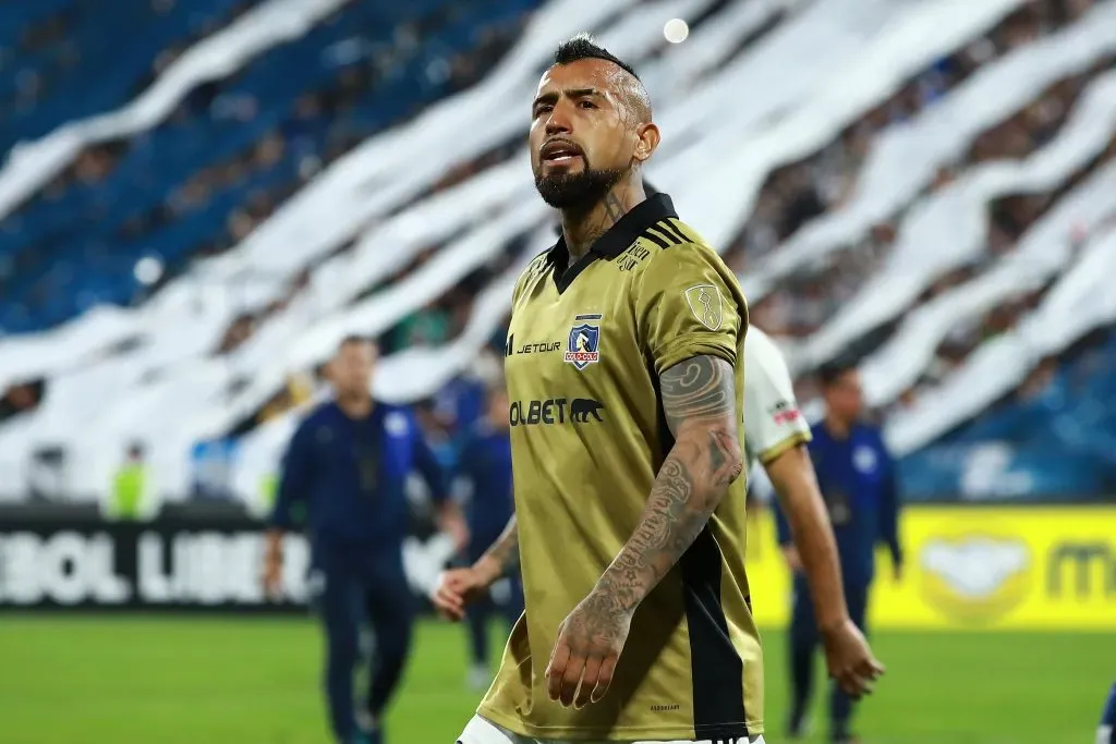 Arturo Vidal en acción ante Alianza Lima en Perú. (Daniel Apuy/Photosport).