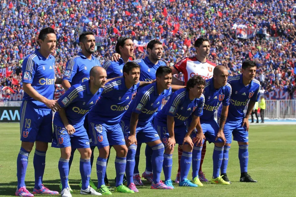 El equipo que alineó Martín Lasarte el día que la U. de Chile se tituló campeona del Torneo Apertura 2014-2015: Guzmán Pereira está entre Patricio Rubio y Mathias Corujo. (Claudio Díaz/Photosport).