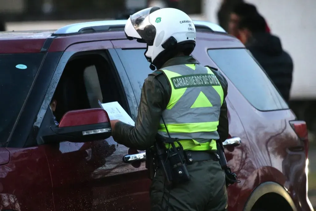Quienes no cumplan con la restricción vehicular diaria se arriesgan a multas que oscilan entre 1 y 1,5 UTM (Foto: Javier Salvo/Aton Chile)