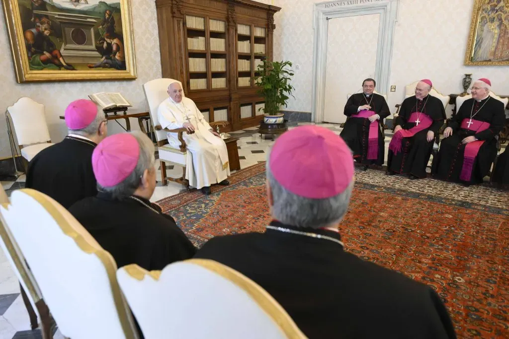 Papa Francisco en reunión privada