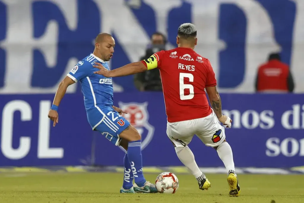 Marcelo Díaz ya ha sido ayudado en Racing. Foto: Felipe Zanca /Photosport