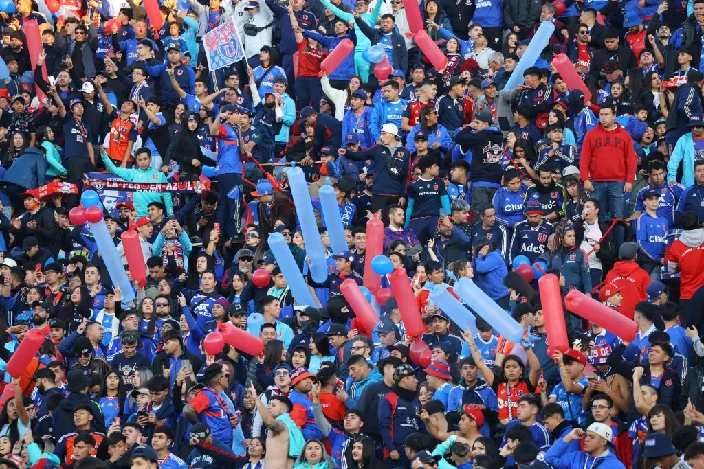 La U podrá contar con sus hinchas en Viña del Mar. Foto: Marcelo Hernandez/Photosport
