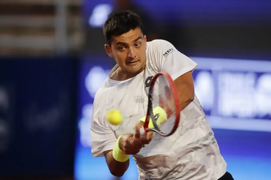 Tomás Barrios ya está en los cuartos de final del Challenger de Vicenza. Foto: Photosport.